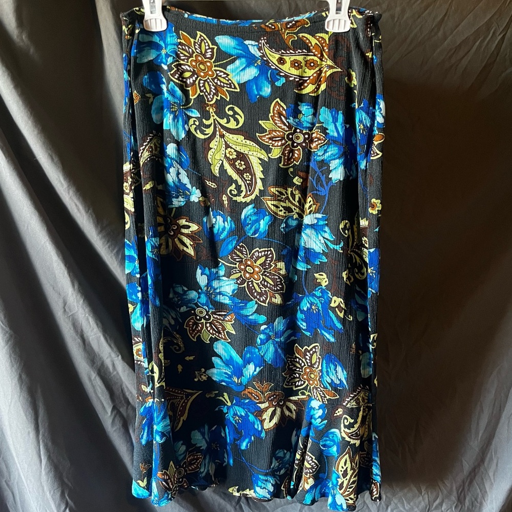 White Stag Vintage Y2K Black Floral Skirt Blue and Brown Accents mid-length
